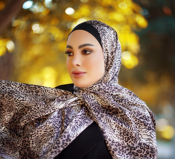 Milkman Hijab - Tiger - Model 4